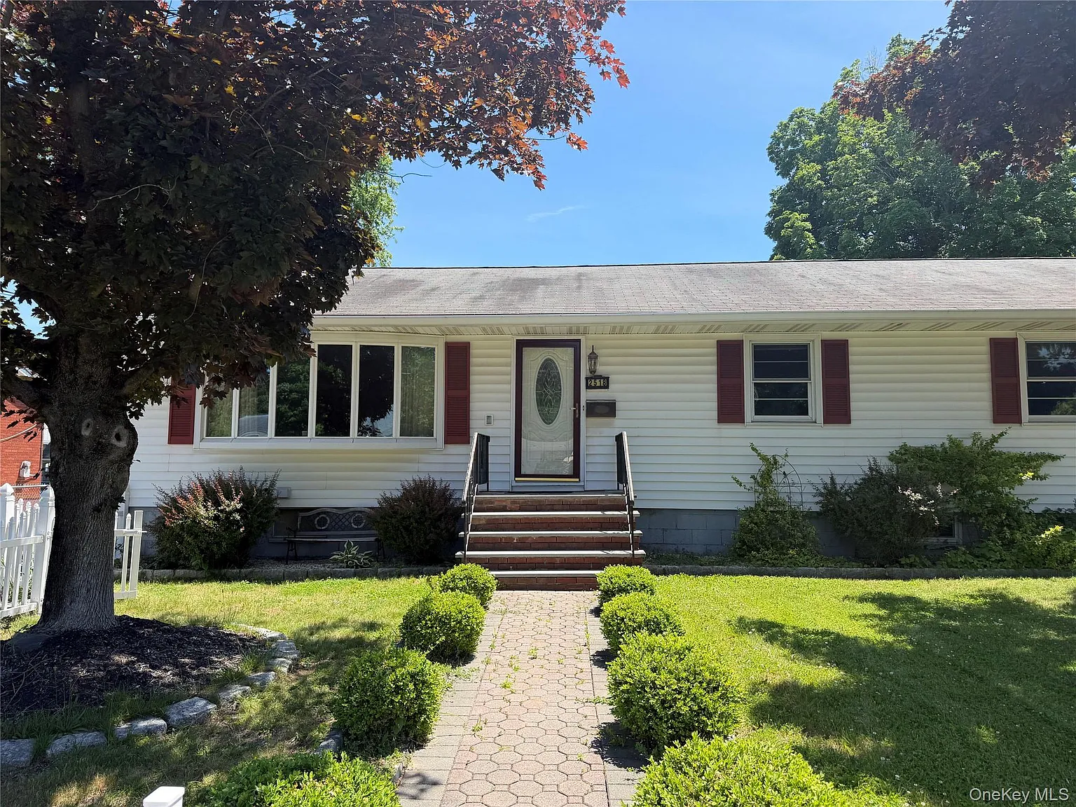 4 bed, 2500 sqft, $3,500 — Photo 1