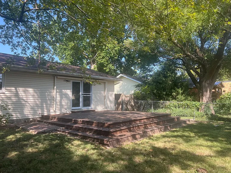 520 E Mulberry St — Photo 13