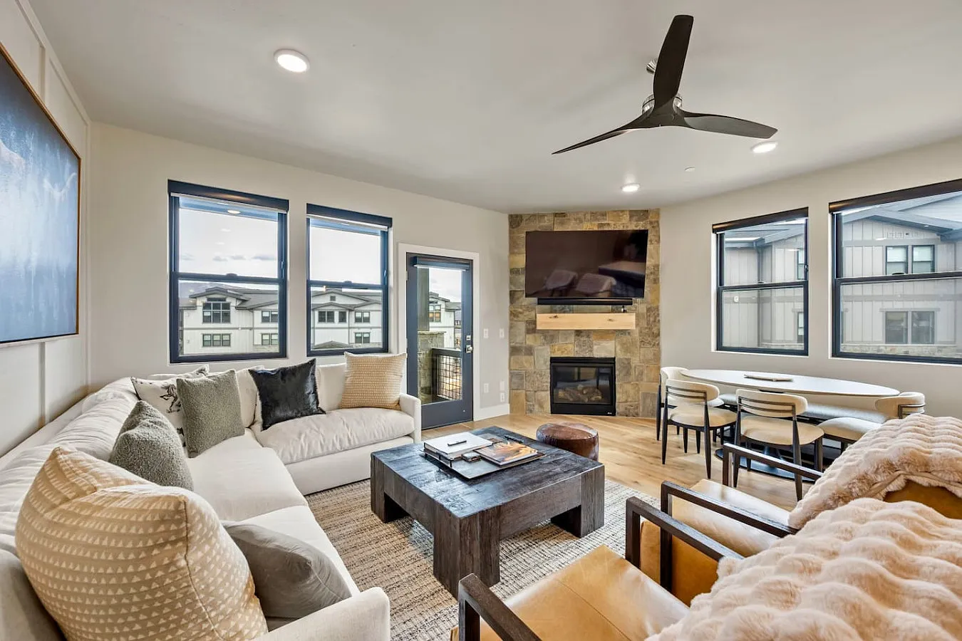 3 bed, 1577 sqft, $5,500 — Photo 1
