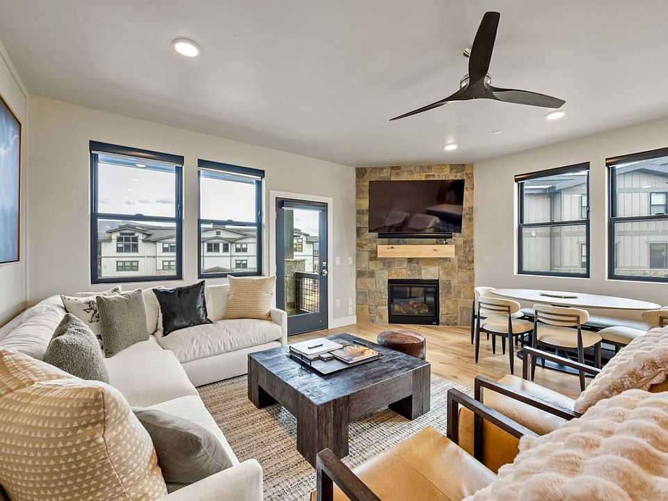 1st image of 1166 W Helling Cir #204