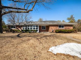 961 Briarwood Ln, Saint Louis, MO