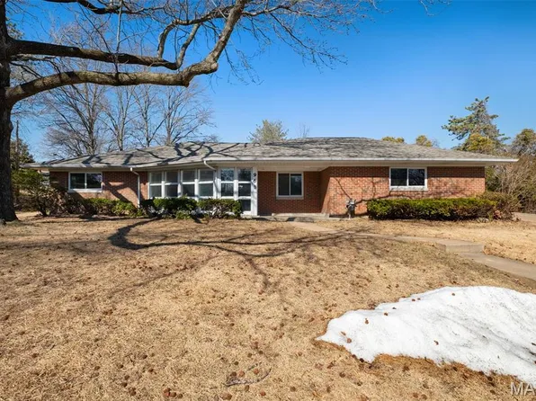 961 Briarwood Ln, Saint Louis, MO 63130