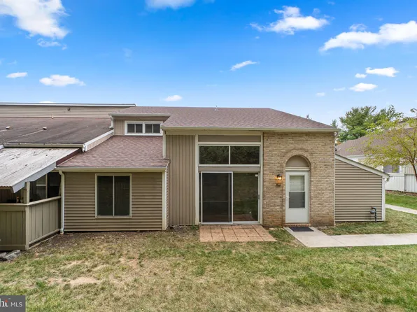 1537 Kensington Dr, Hagerstown, MD 21742