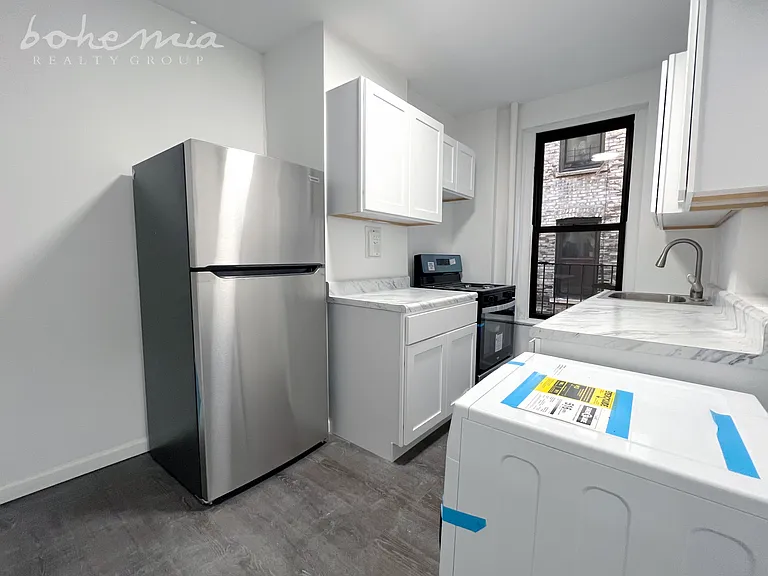 65 Nagle Ave #2C — Photo 2