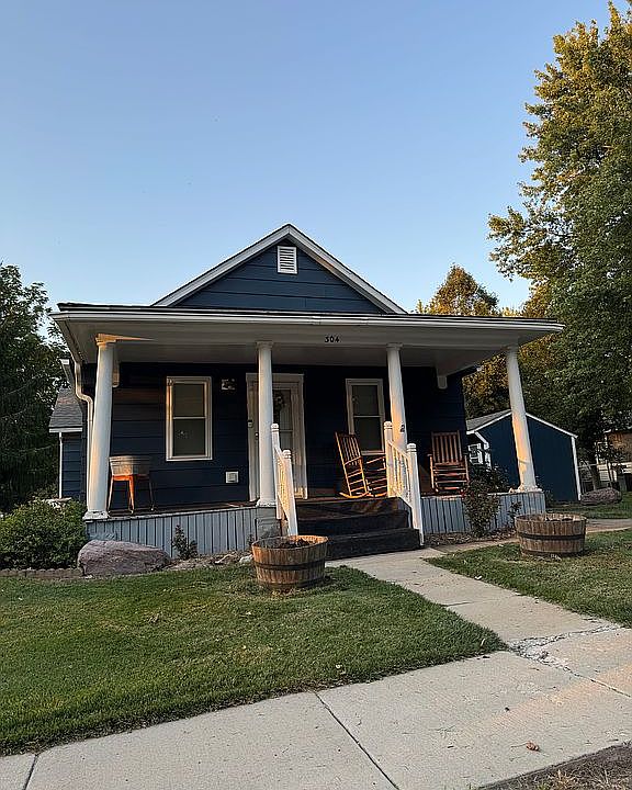 1st image of 304 Maple St