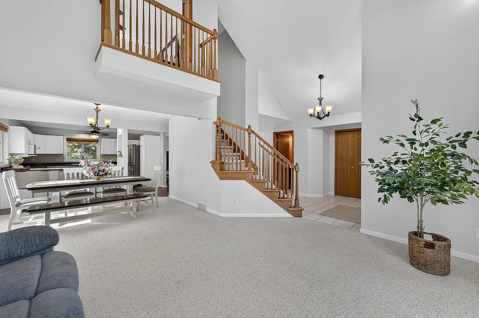 3 bed, 3.5 bath, 2850 sqft, $3,200 — Photo 4