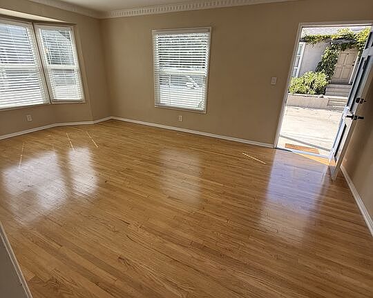 2nd image of 1752 Glendon Ave