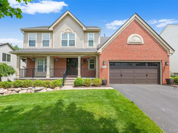 175 Franklin Lake Cir, Oxford, MI 48371