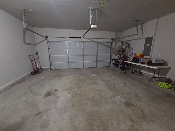 5th image of 1274 Towne Square Ct