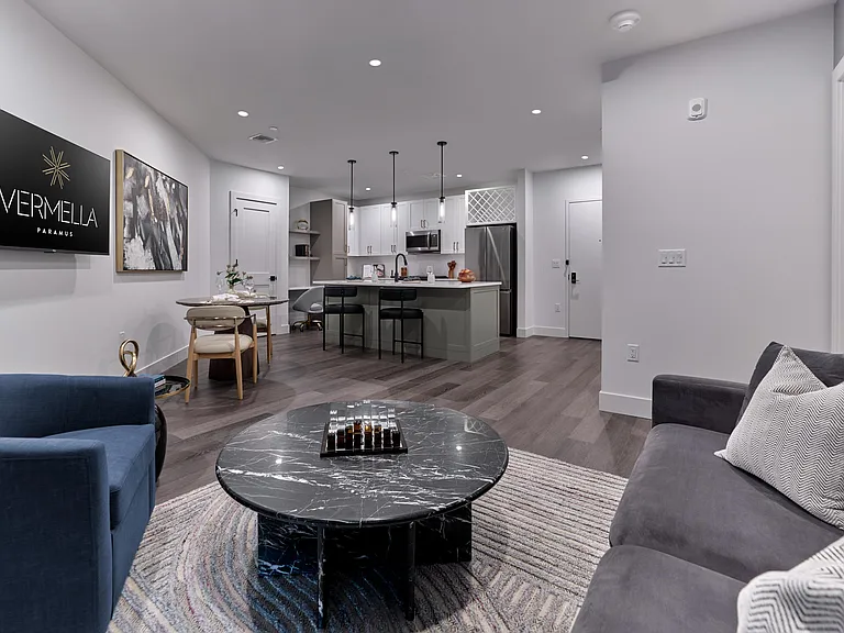 Vermella Paramus — Photo 32