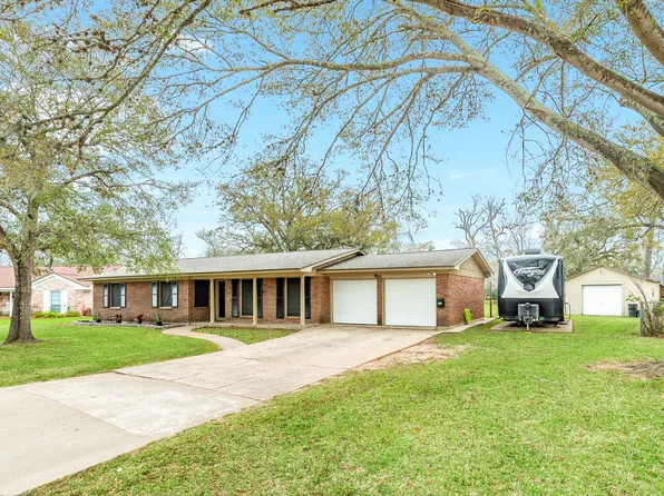 112 Blossom St, Lake Jackson, TX 77566
