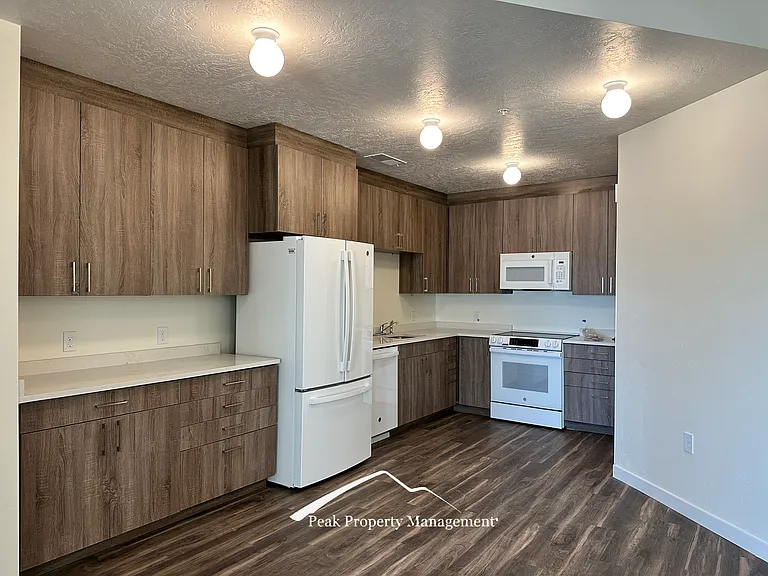 120 12th Ave S #6 — Photo 4