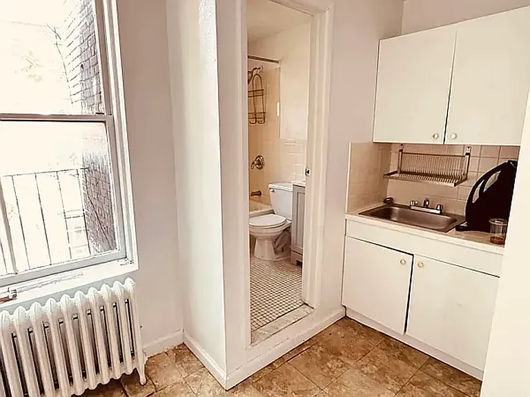 255 W 12th St #5N — Photo 7