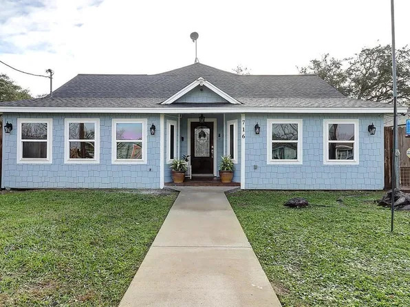716 S Fuqua St, Rockport, TX 78382