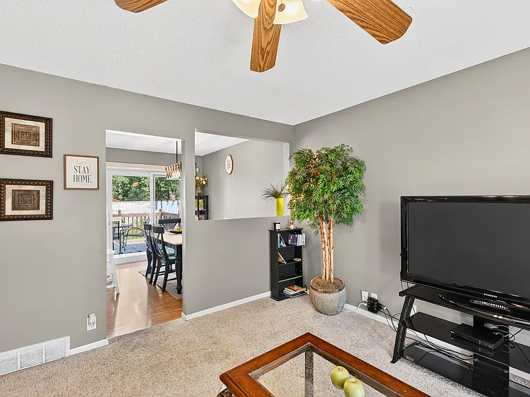2111 N 141st Ave — Photo 37
