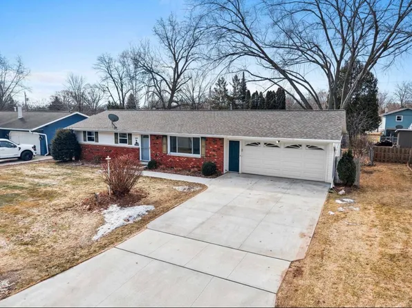 1403 Ponderosa Ave, Green Bay, WI 54313