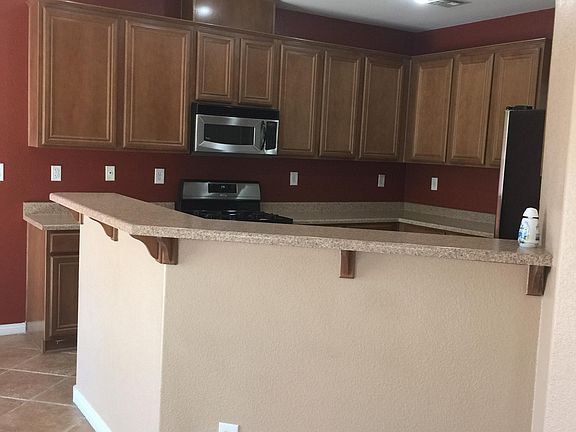 3rd image of 21 Red Oak Canyon St Unit 1