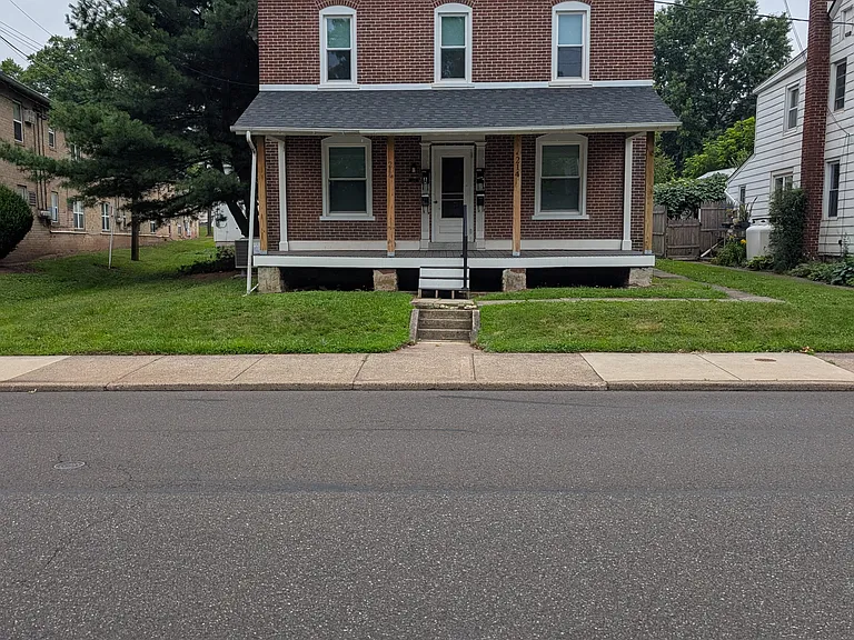 214 W Broad St #1 — Photo 1