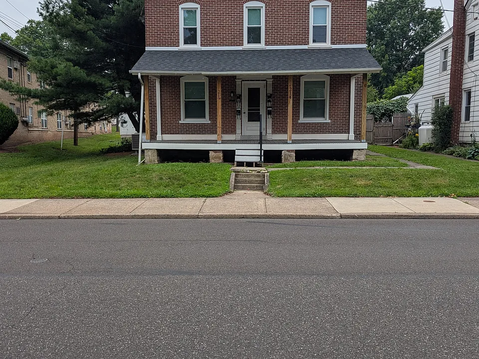 214 E Broad St