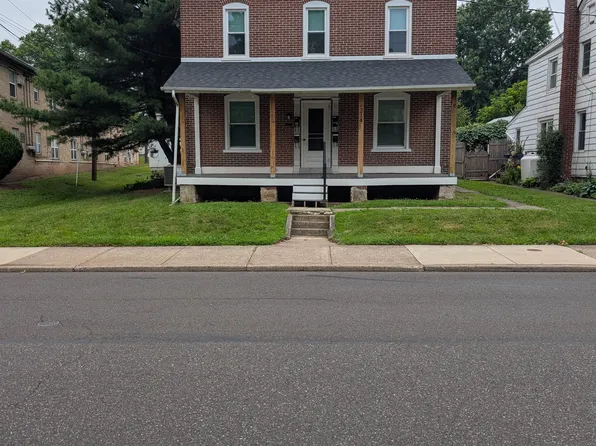 214 W Broad St #1, Telford, PA 18969