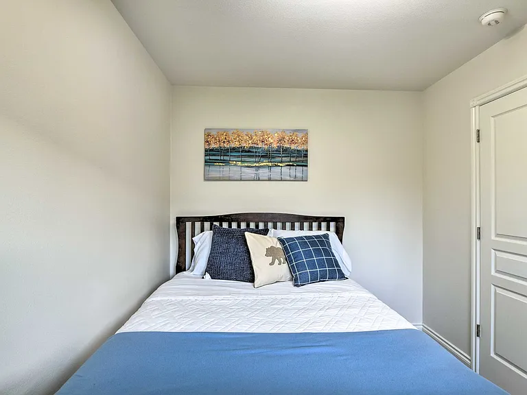 2432 Glacier St — Photo 23