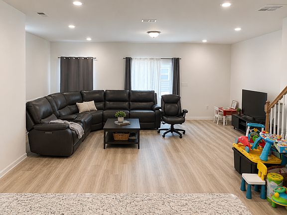 3rd image of 3507 Nimbell Rd