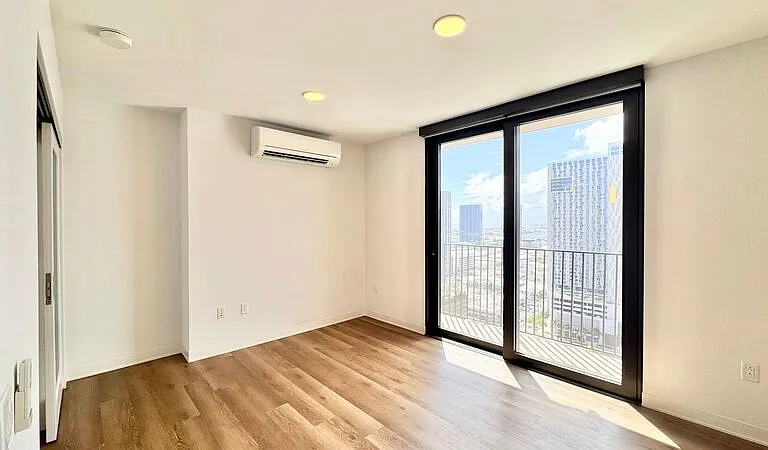 987 Queen St #2511 — Photo 3