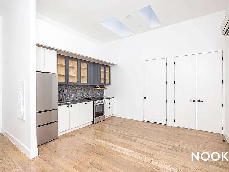 230 N 7th St #101 — Photo 5