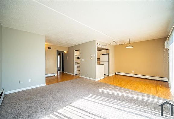 2nd image of 719 E Waterloo Rd