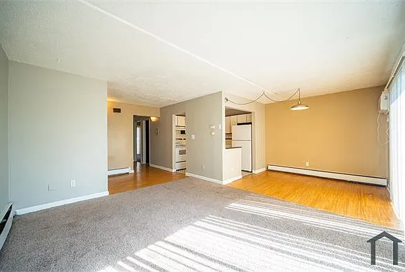 719 E Waterloo Rd — Photo 2