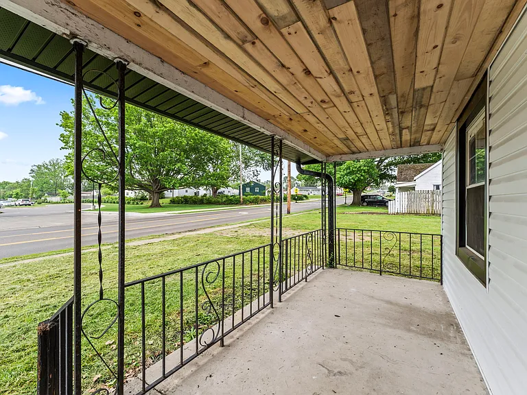 1021 S Maple Ave — Photo 40