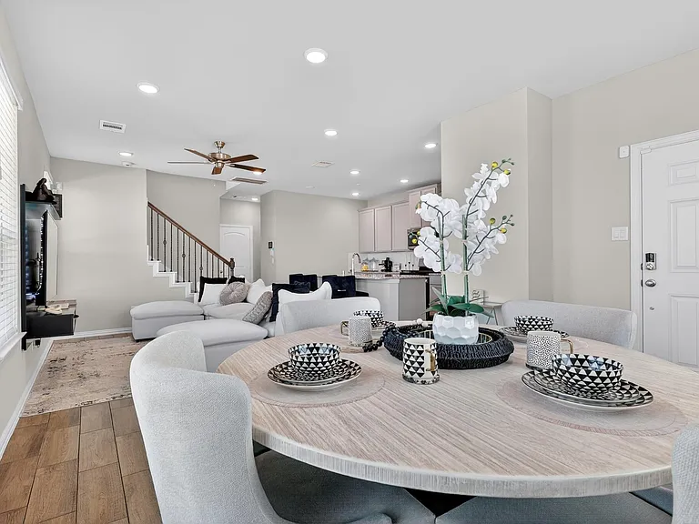 2790 Mariposa Creek Dr — Photo 3