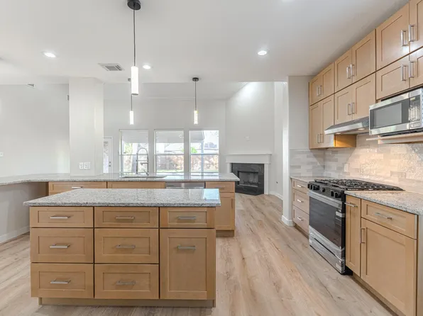 27 Fraiser Fir Pl, Spring, TX 77389