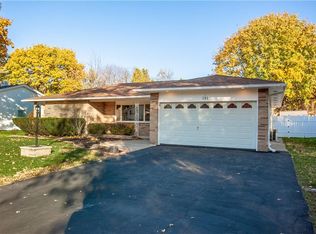 151 Edgebrook Ln, Rochester, NY 14617