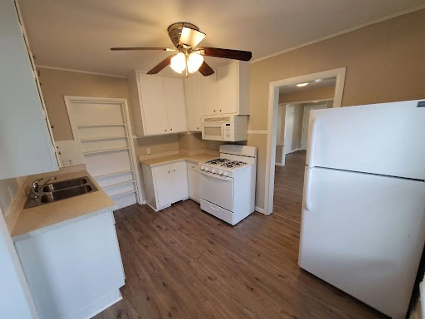 3 bedroom home with covered patio and garage! — Photo 1