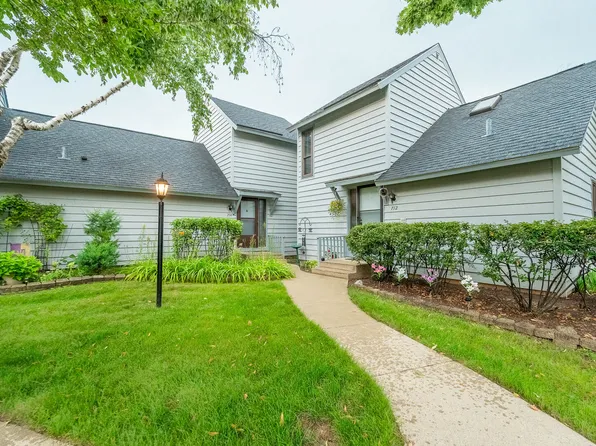 714 Colby Ct, Gurnee, IL 60031