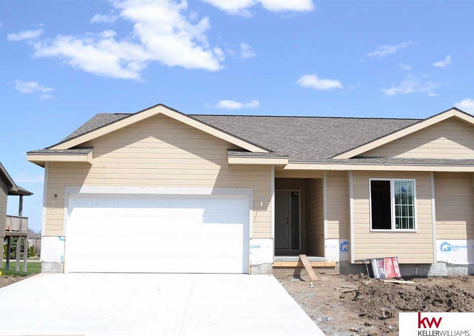1st image of 2910 Lakeside Dr