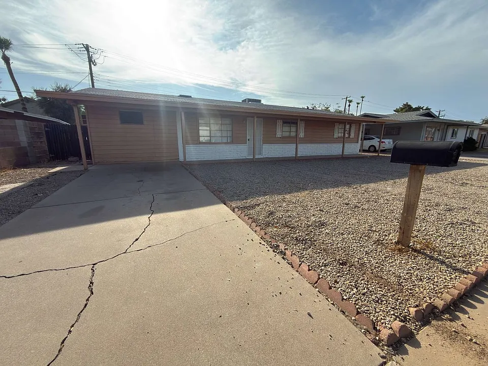 7010 N 34th Ave
