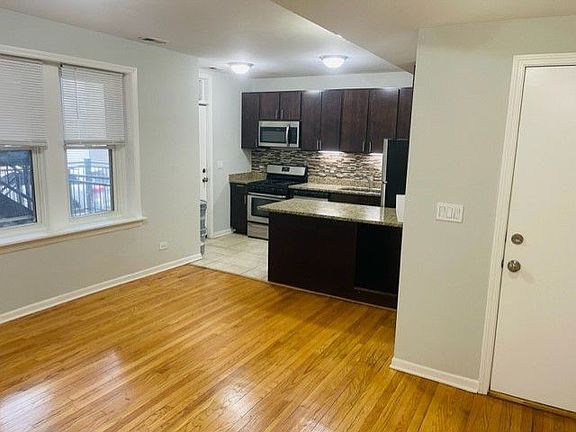 3rd image of 5118 W Sunnyside Ave #1S