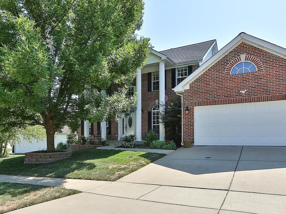 1st image of 302 Golden Cherry Dr