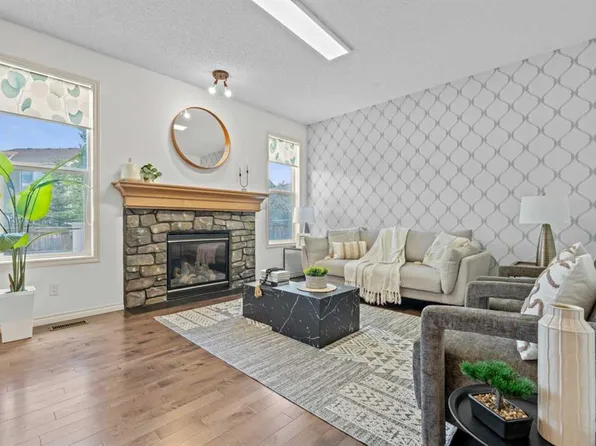 44 W Aspen Hills Close SW, Calgary, AB T3H 0C6