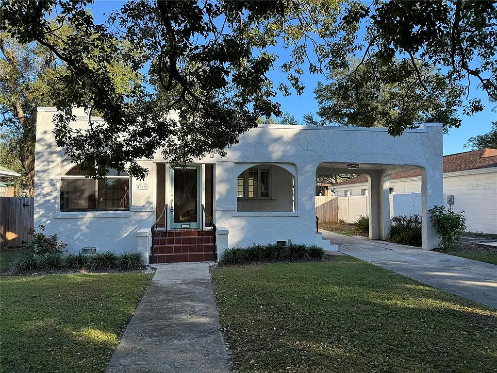 2 bed, 1.0 bath, 1160 sqft, $2,295 — Photo 1