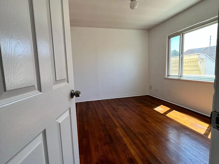 2153 1/2 Logan Ave — Photo 6