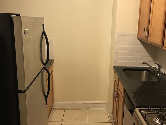 2nd image of 546 Main St APT 806