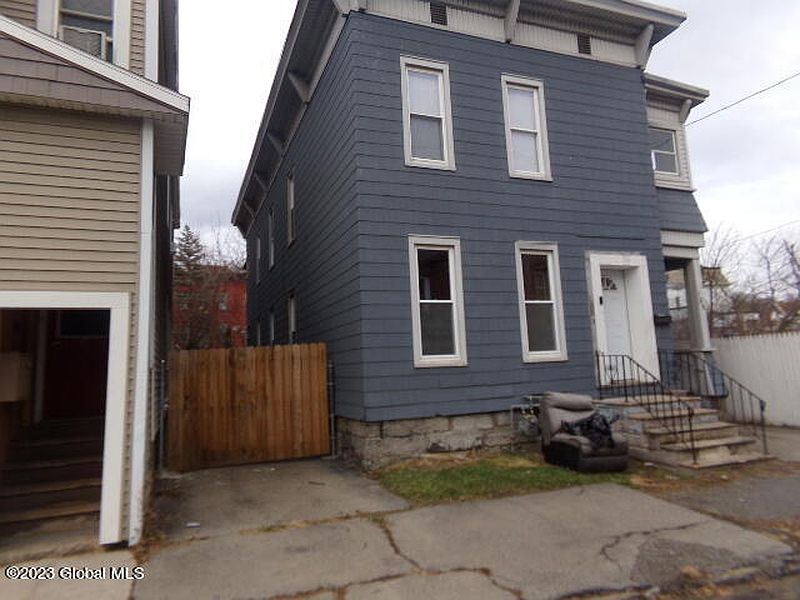 3rd image of 185 Division Street