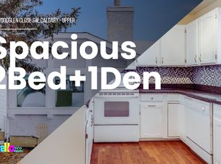 63 W Woodglen Clos SW, Calgary, AB T2W4M9