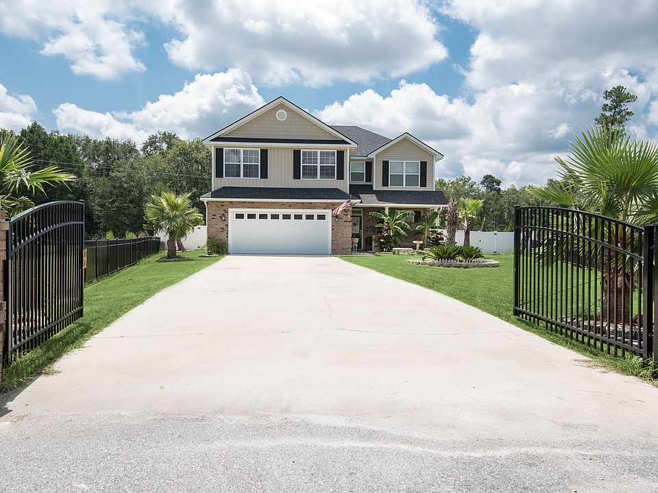 1st image of 123 Thorn Bush Ct