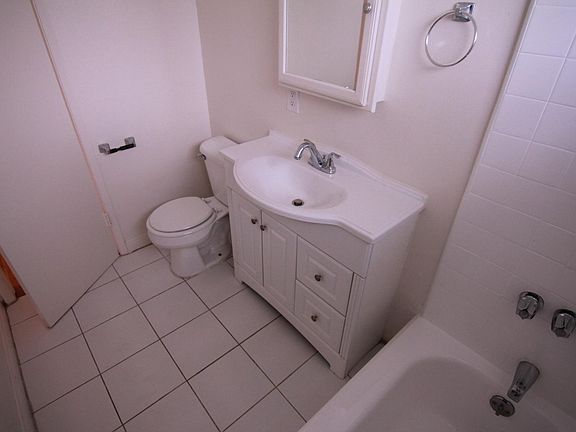 5th image of 1326 N Flores St #9A