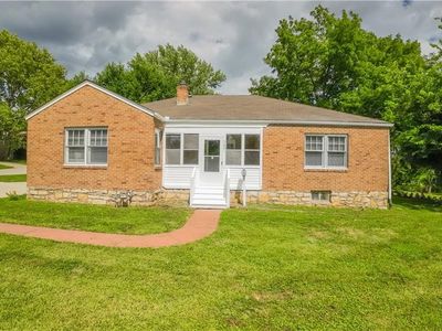7021 Raytown Rd, Raytown, MO, 64133