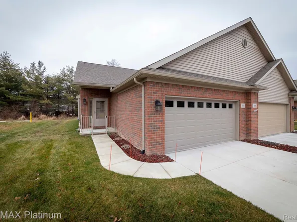 810 Chelsea Ridge Ct, Howell, MI 48843